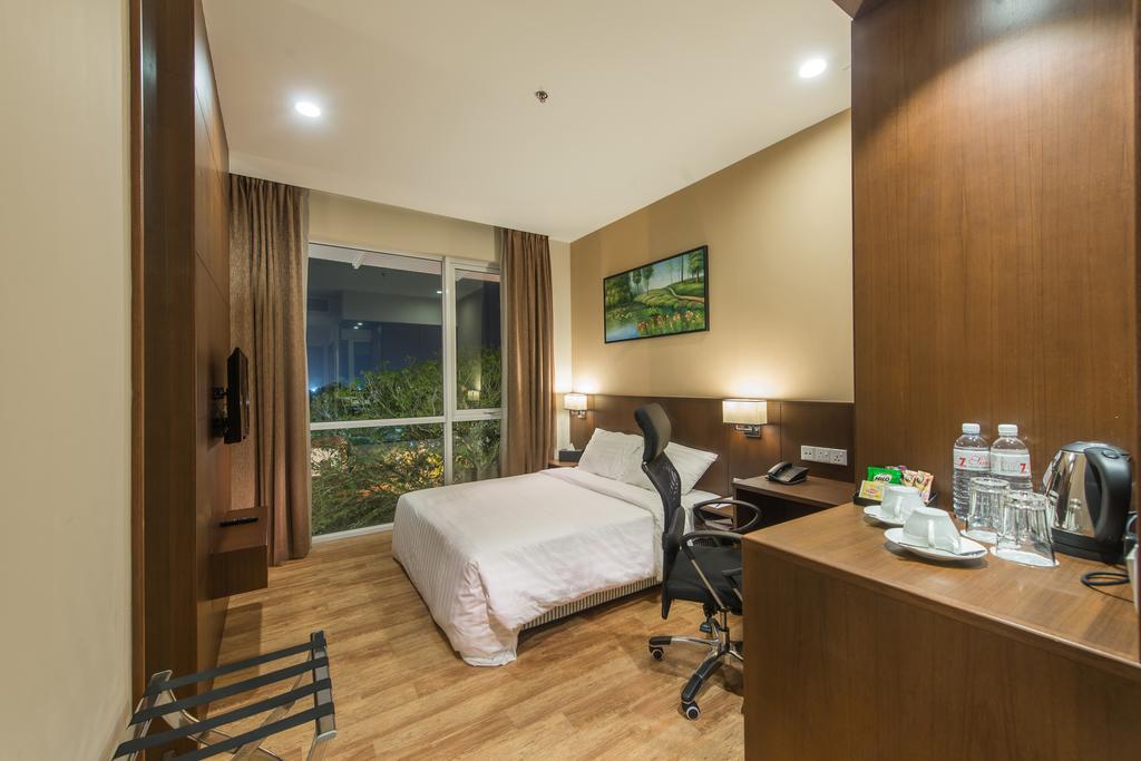 Keoja Hotel Kuala Belait Exterior foto