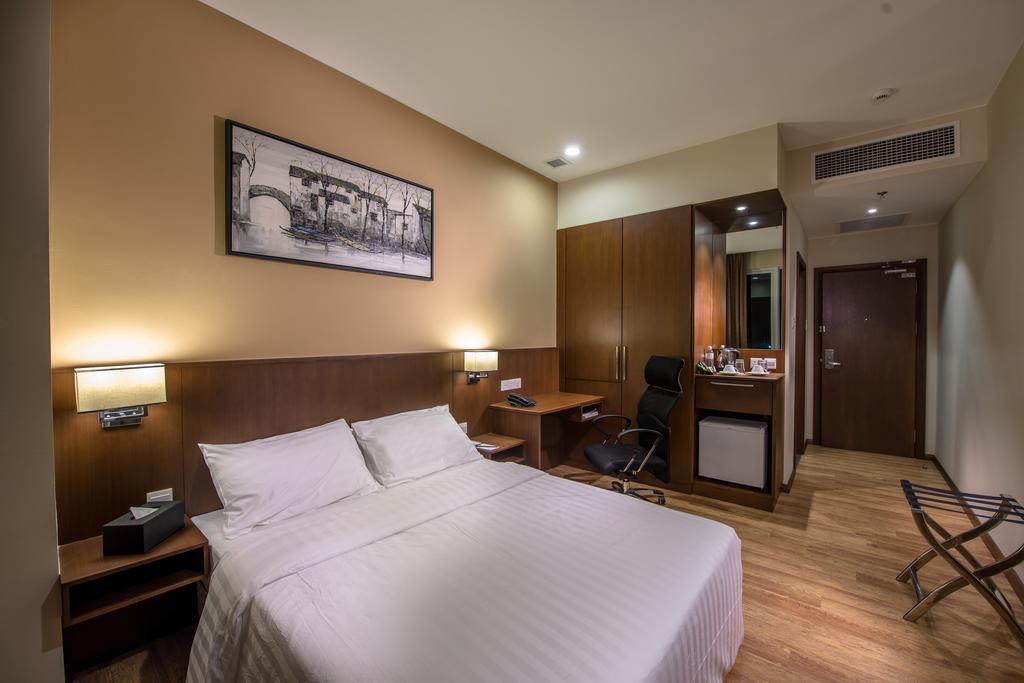 Keoja Hotel Kuala Belait Exterior foto