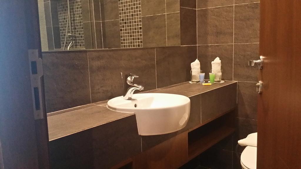 Keoja Hotel Kuala Belait Exterior foto