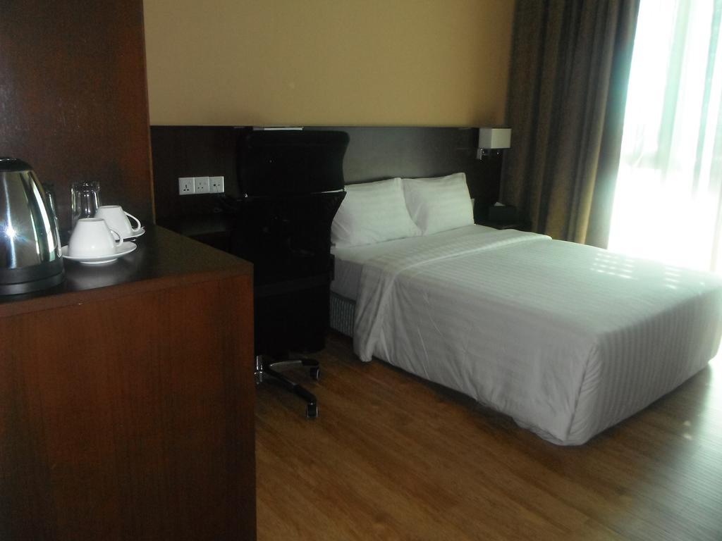 Keoja Hotel Kuala Belait Exterior foto